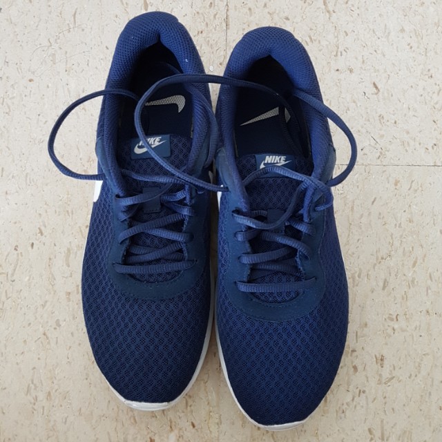 nike tanjun navy blue sneakers