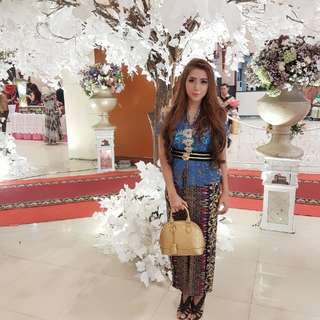 Kebaya / gaun pesta