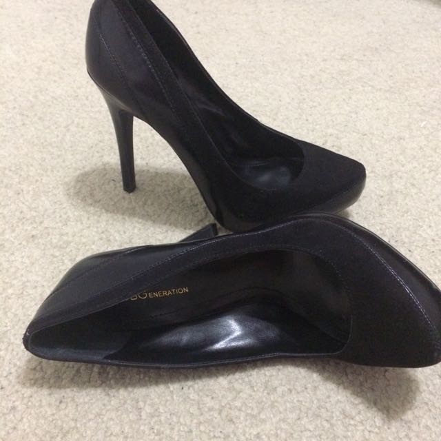 bcbg black heels