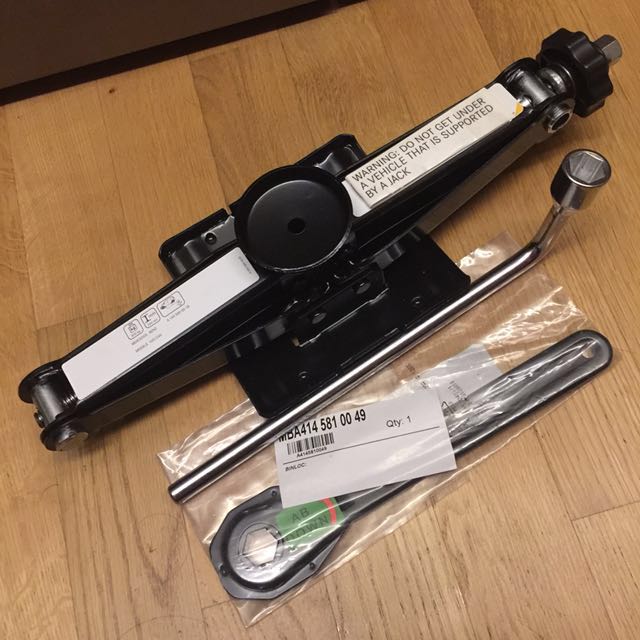 Car jack, ratchet and wrench, Car Accessories, Accessories on Carousell