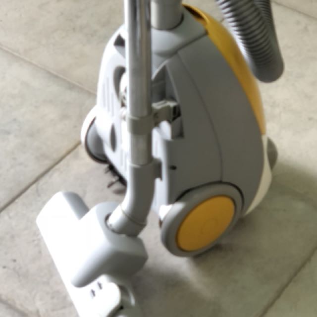 Electrolux Listo 1500w Vacuum Cleaner, TV & Home Appliances, Vacuum