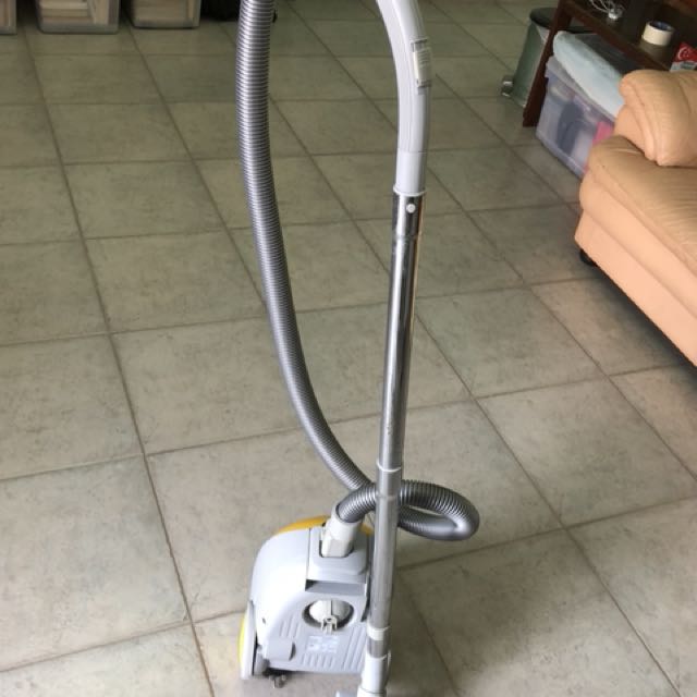 Electrolux Listo 1500w Vacuum Cleaner, TV & Home Appliances, Vacuum