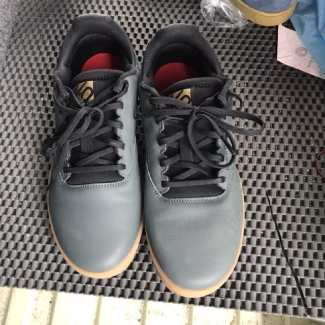 five ten district shoes