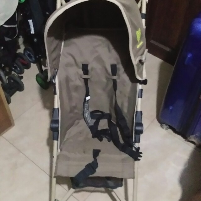Japan surplus stroller (Category: Strollers) located in Valenzuela. Submitted by panchitasboutique (Listing ID 142185778, Image 1). Description: Umbrella type Lightweight Heavy duty 90% condition.