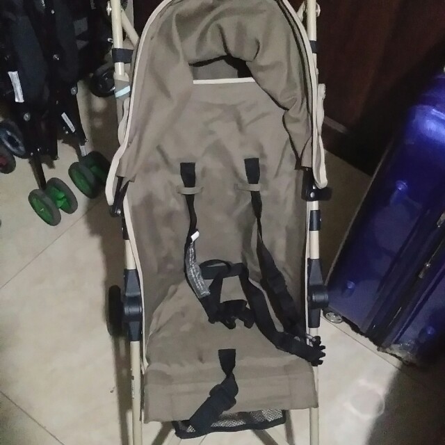 Japan surplus stroller (Category: Strollers) located in Valenzuela. Submitted by panchitasboutique (Listing ID 142185778, Image 3). Description: Umbrella type Lightweight Heavy duty 90% condition.