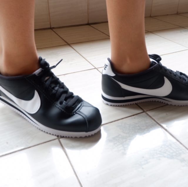 Nike cortez original black top