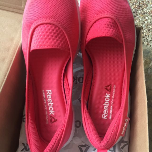 memory tech massage shoes