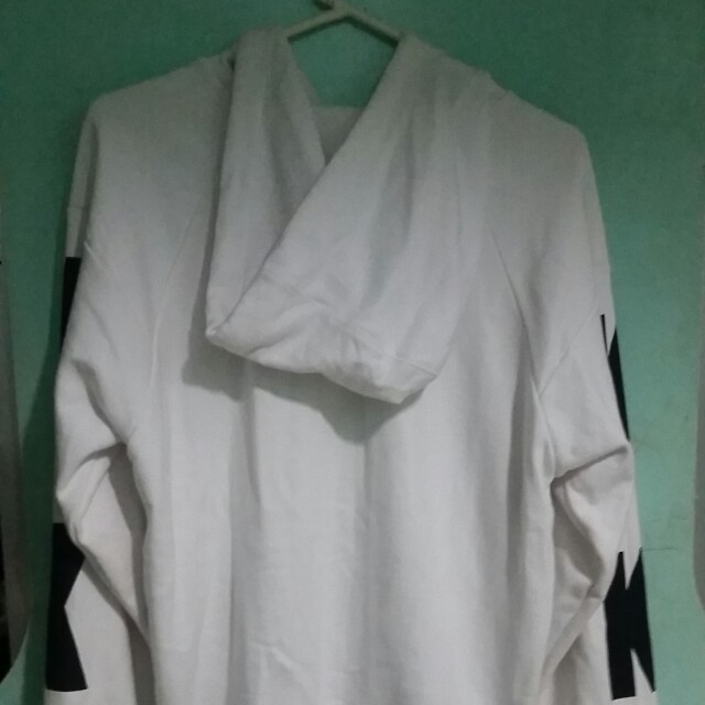 White Hoodie KKXX (M) (Category: Coats, Jackets and Outerwear) located in Pasig City. Submitted by cat_stylized (Listing ID 142349943, Image 2). Description: Preloved. for women Size med HK imported Korean brand - KKXX Stylenanda In EUC pm me for queries! tia #fymetoSG #freedeliveryday #ilovesale.