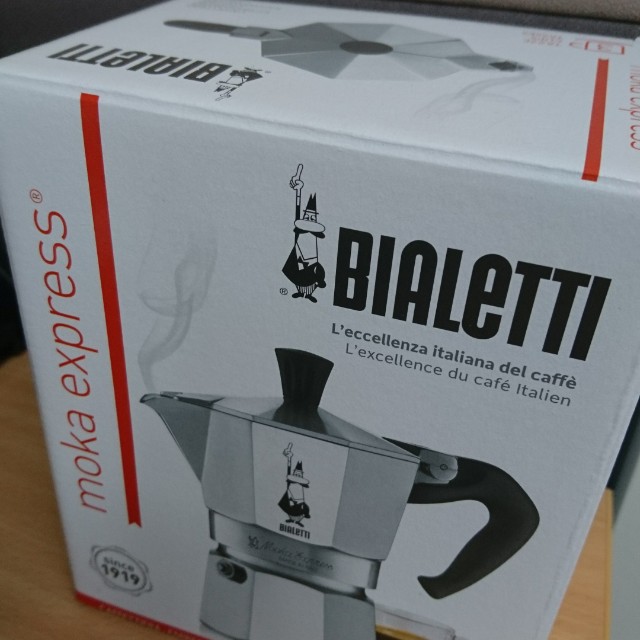 Bialetti Moka Express Espresso Maker (3 Cups), TV & Home Appliances