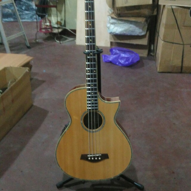 Gitar bass akustik elektrik, Music & Media, Instruments on Carousell