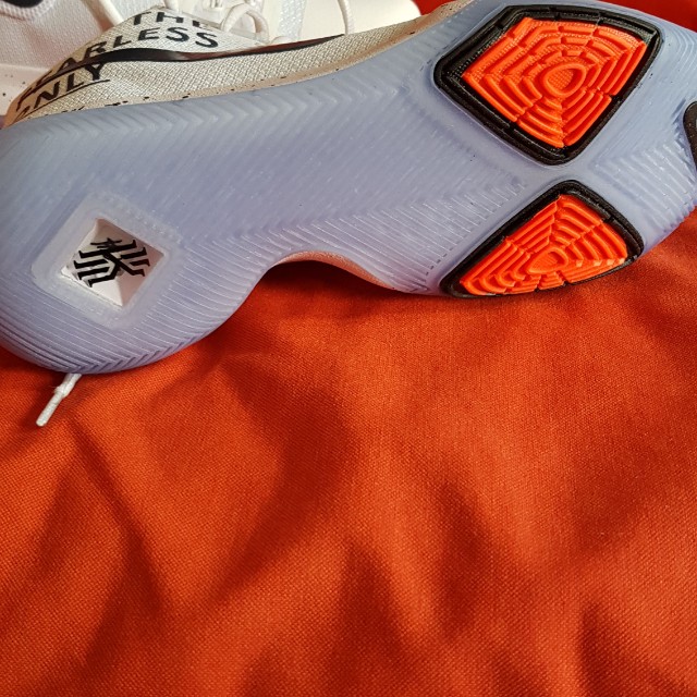 Kyrie 3 ftfo