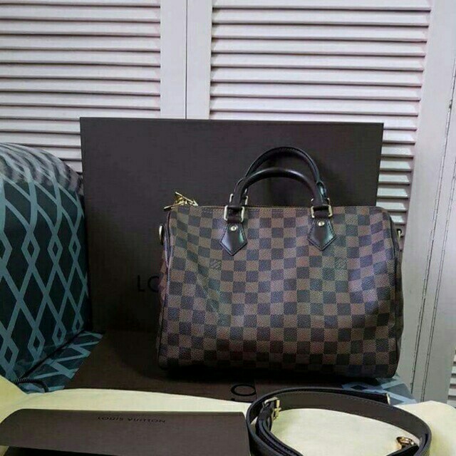Lv speedy bandoliere (Category: Luxury Bags & Wallets) located in Mabalacat. Submitted by chelsea_manalang42 (Listing ID 142460999, Image 1). Description: .