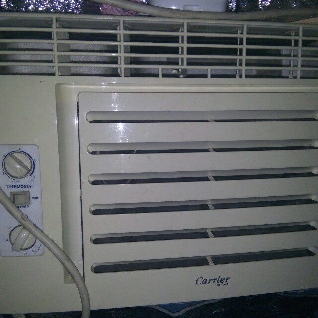 Selling aircon carrier brand.. 1hp 2years old..., TV & Home Appliances, Kitchen Appliances, Wine