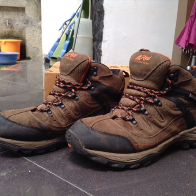 Sepatu Gunung Rei 2nd Hitam Orange Size 44 Olah Raga Perlengkapan Olahraga Lainnya Di Carousell