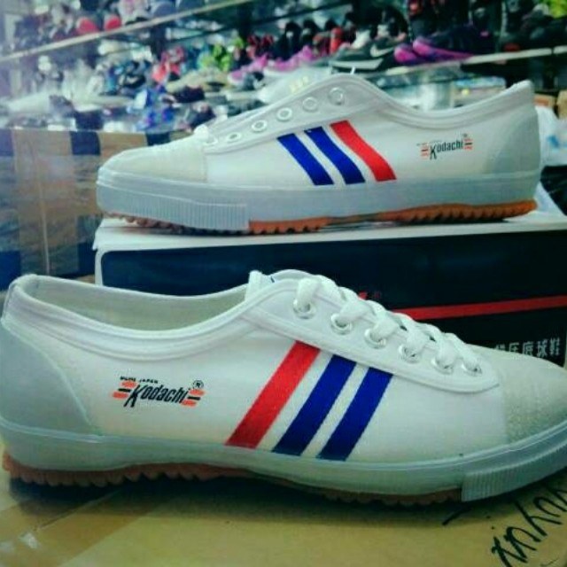 Turun Harga Sepatu Kodachi Plus Boxs Olah Raga Perlengkapan Olahraga Lainnya Di Carousell