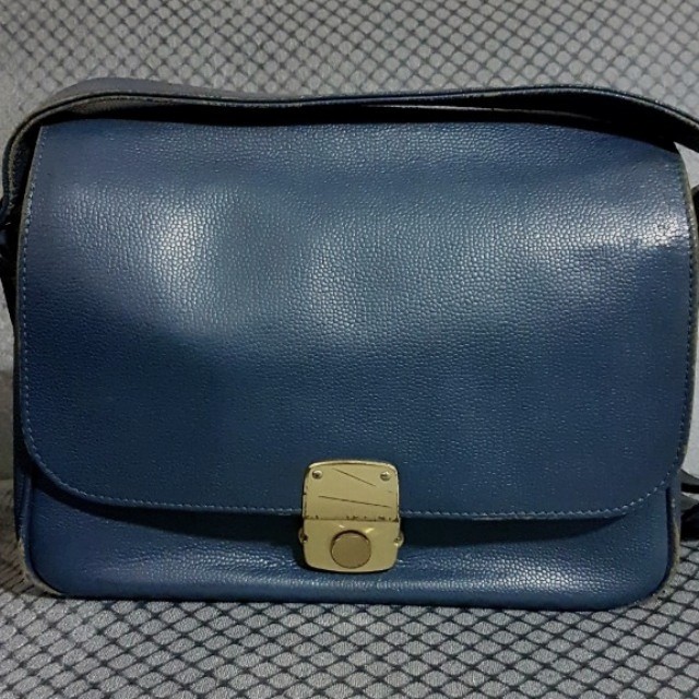 purses designed by flight attendants