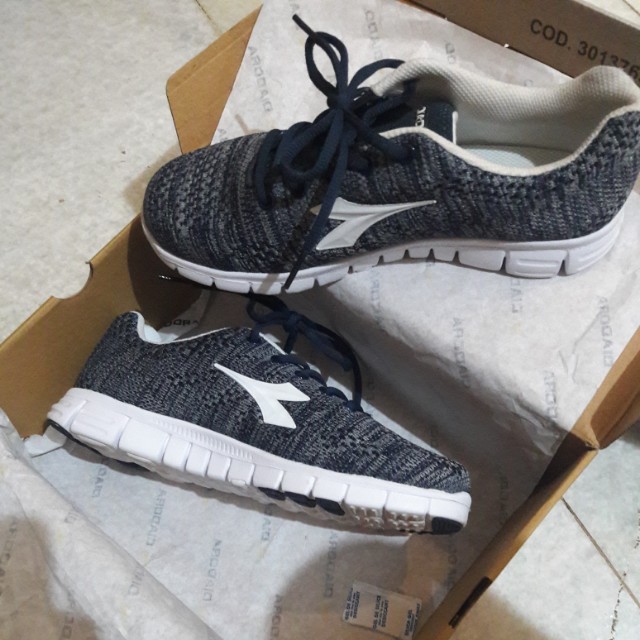 Diadora Running Shoes Fesyen Wanita Sepatu Di Carousell