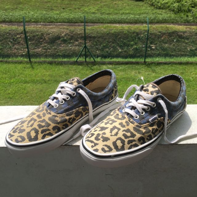 foto sepatu vans leopard