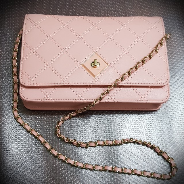 Pink purse best sale with chain strap
