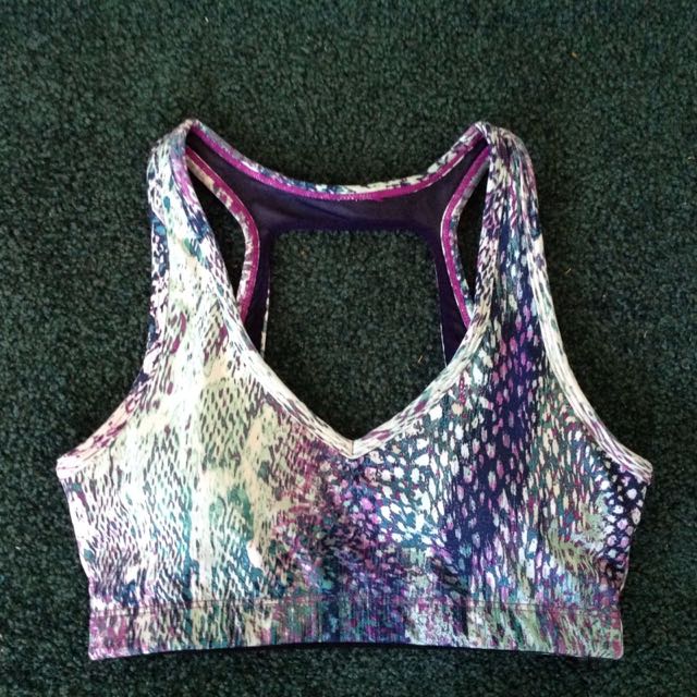 Fabletics sports bra, Women's Fashion, Activewear on Carousell