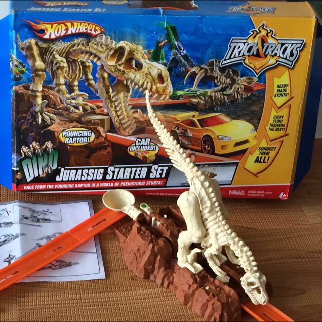hot wheels jurassic starter set