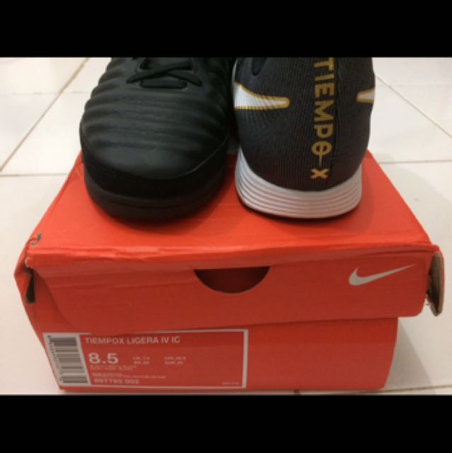 Nike's futsal shoes, Preloved Fesyen Pria, Sepatu di Carousell