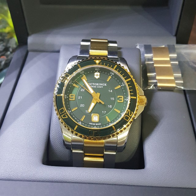 Victorinox green cheap dial watch