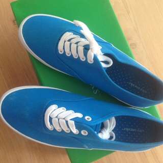 City Sneaker warna Biru Muda Rp 80.000