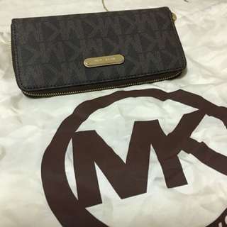 Michael Kors Jet Set Signature Continental Zip Around Wallet
