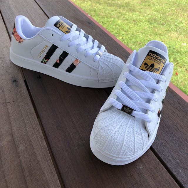 is Vores firma perle Adidas Superstar White Black Floral, Women's Fashion, Footwear, Sneakers on  Carousell