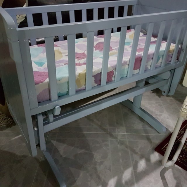 baby gliding crib