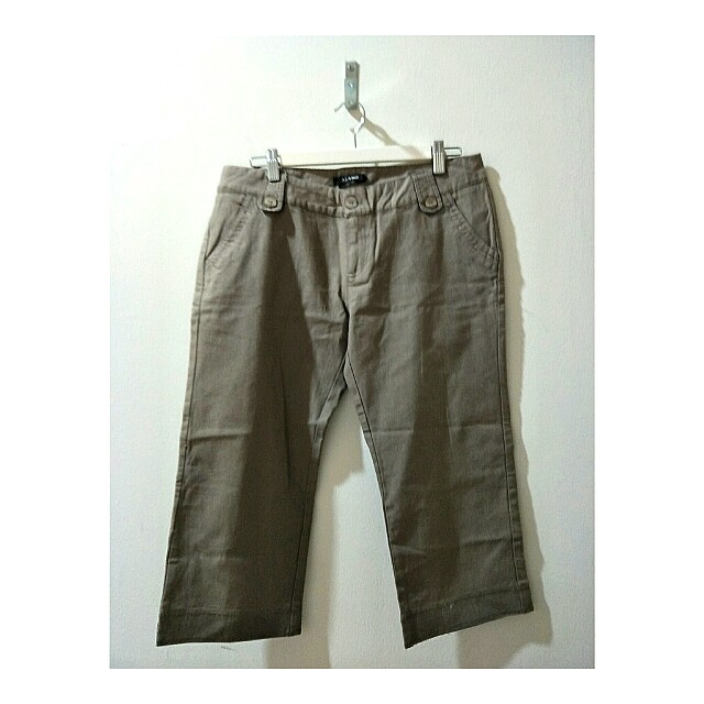 three quarter length jeans