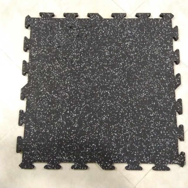 Interlocking gym mat, Sports Equipment, Exercise & Fitness, Exercise