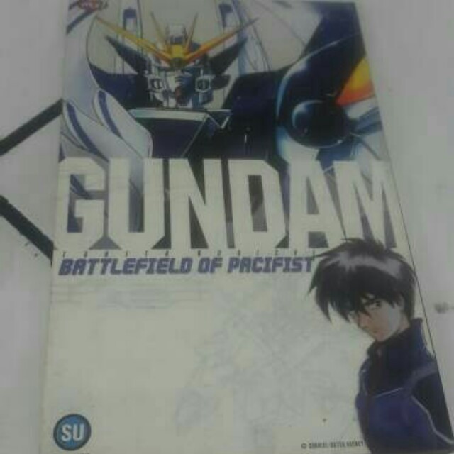 Komik Gundam Wing Battlefield Of Pacifist Buku Alat Tulis Komik Dan Manga Di Carousell