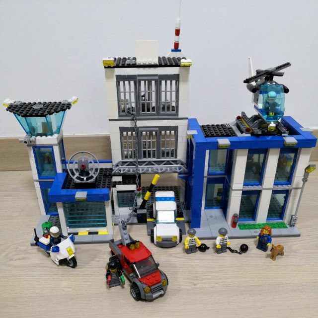 Lego City Police Station 60047 Toys Games Bricks Figurines On Carousell