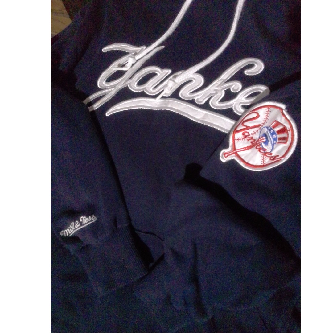 Mitchell and Ness New York Yankees Hoodie, Men's Fashion, Coats, Jackets  and Outerwear on Carousell