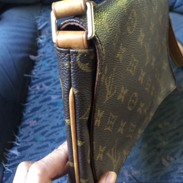 Original lv Tango musette (Category: Luxury Bags & Wallets) located in Manila. Submitted by raila.bags (Listing ID 142942392, Image 3). Description: .