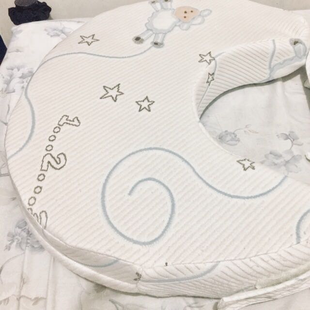 Uratex shop nursing pillow