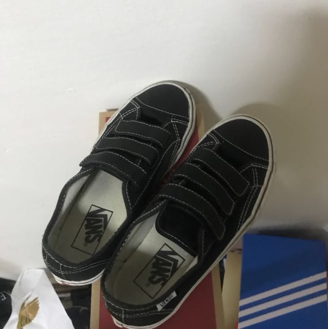 All black vans store with white stripe