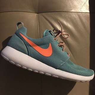 Blue Nike Roshe Run