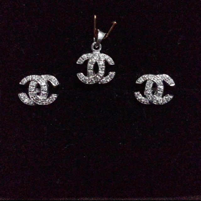 White gold chanel top earrings