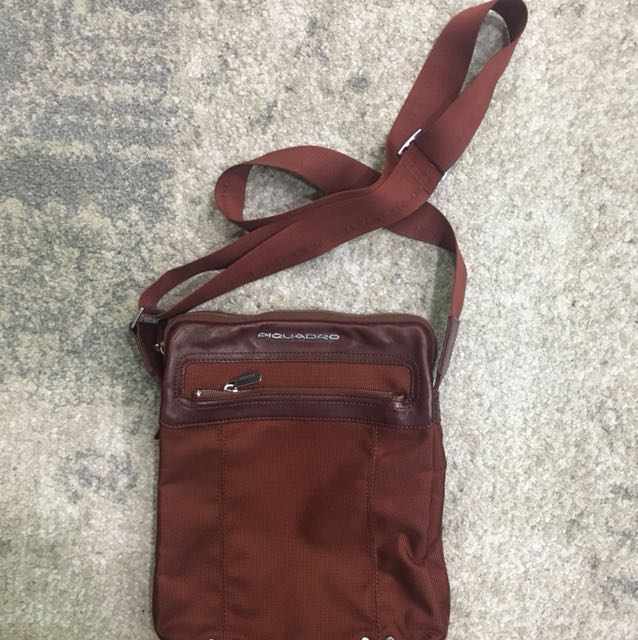 piquadro sling bag