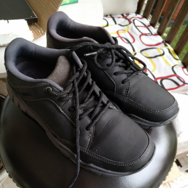 crocs hiking shoes