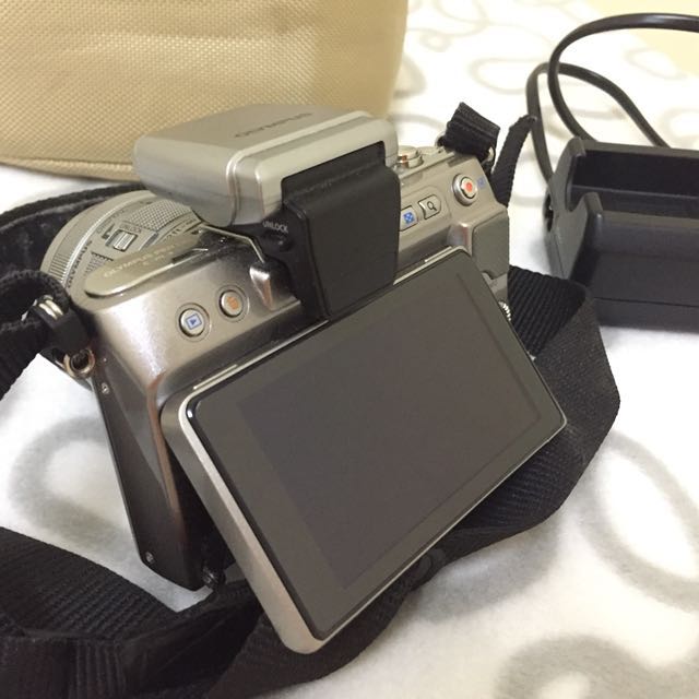 Olympus EPL3 (Category: Lens & Kits) located in Petaling Jaya. Submitted by allyfw (Listing ID 143168259, Image 3). Description: E-PL3, 2 batteries , 1 charge , lens 14-42mm (without lens cap).