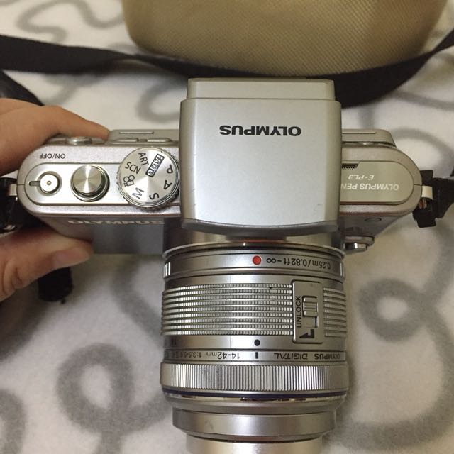 Olympus EPL3 (Category: Lens & Kits) located in Petaling Jaya. Submitted by allyfw (Listing ID 143168259, Image 2). Description: E-PL3, 2 batteries , 1 charge , lens 14-42mm (without lens cap).