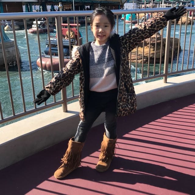 Winter jacket (Category: Babies & Kids Fashion) located in Singapore. Submitted by maggiesee (Listing ID 143107528, Image 4). Description: Very stylish & comfortable jacket... keeps her warm on her recent trip to Tokyo in Dec. looks new!!.