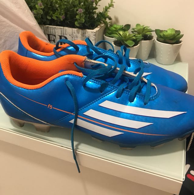 F5 soccer boots store