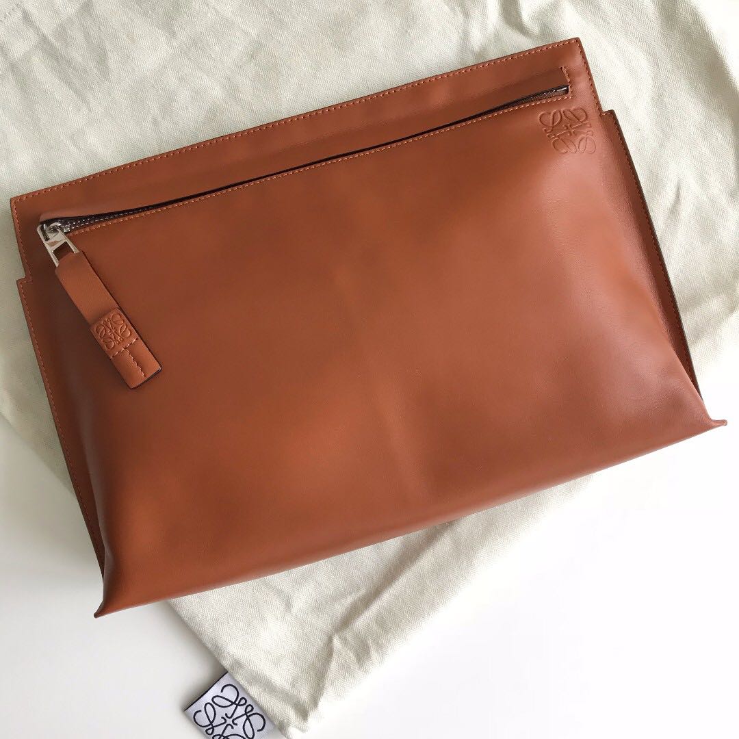 Loewe pochette bag ( Tan ), 名牌, 手袋及銀包- Carousell