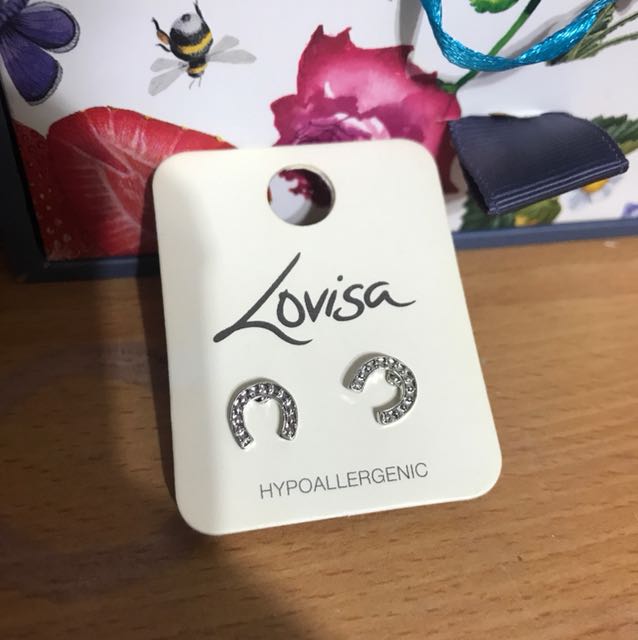 Looking for ; Lovisa Necklace and earrings, Women's Fashion, Watches &  Accessories, Other Accessories on Carousell