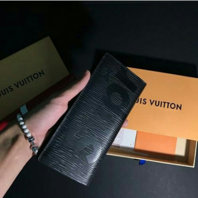 LOUIS VUITTON LV X SUPREME BRAZZA WALLET 'EPI BLACK', Men's Fashion,  Watches & Accessories, Wallets & Card Holders on Carousell
